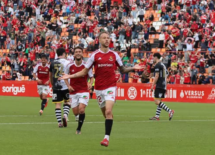 Víctor Narro celebrando un gol con el Nástic de Tarragona (@victornarro)