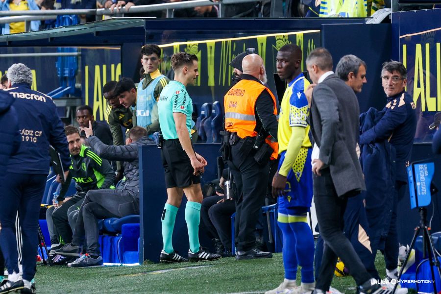 Carlos Muñiz Muñoz, durante el Cádiz - Burgos (LALIGA).
