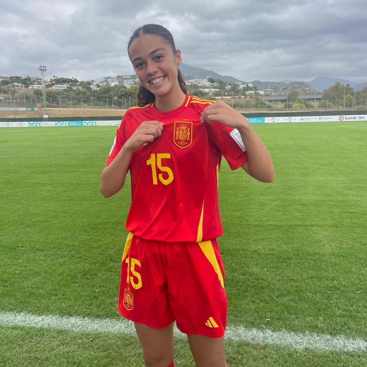 Carolina Ferrera, con las inferiores de España (@CDTFEMENINO).