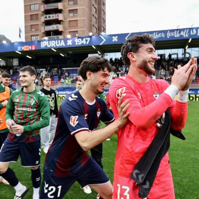 Celebración armera tras el empate ante el Oviedo (@SDEibar)