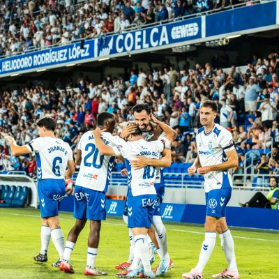 Celebración blanquiazul sobre el Heliodoro (CD Tenerife)