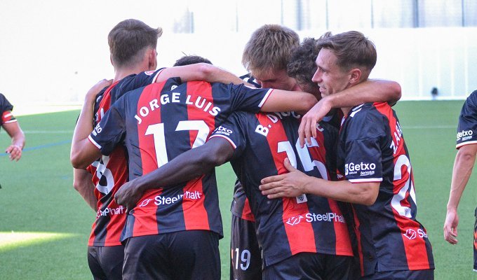 Celebración de los jugadores del Arenas de Getxo (@arenas_club1909)