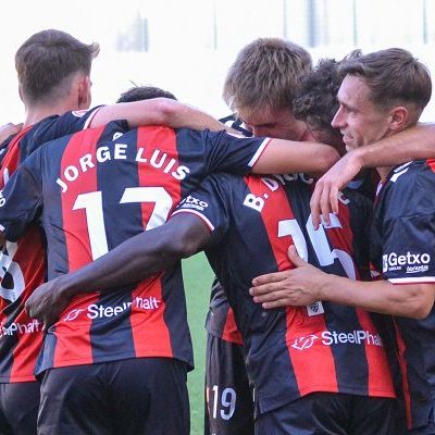 Celebración de los jugadores del Arenas de Getxo (@arenas_club1909)