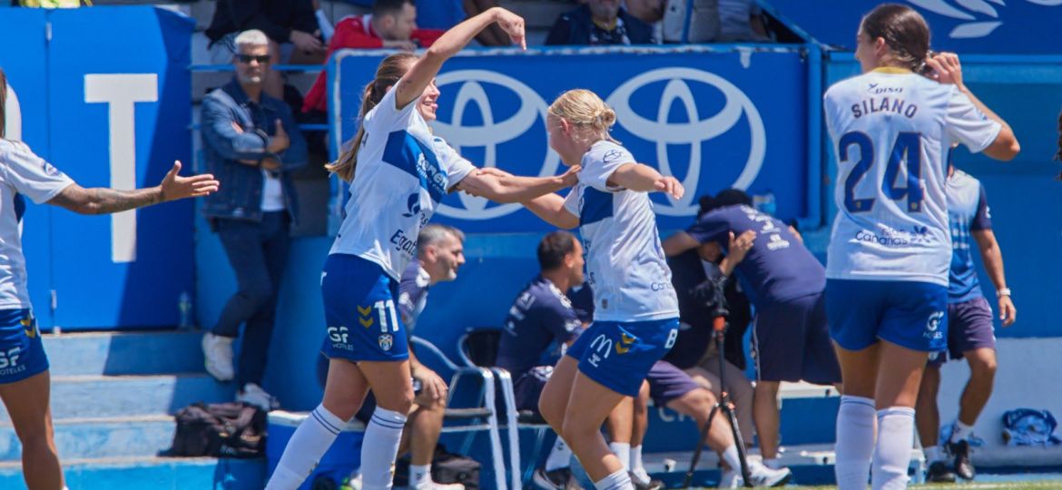 Celebración de un gol de las tinerfeñas (@UDCATenerife)