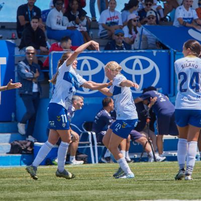 Celebración de un gol de las tinerfeñas (@UDCATenerife)