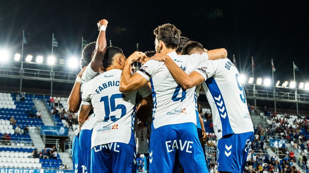 Celebración de uno de los goles al Celta Fortuna (CD Tenerife)