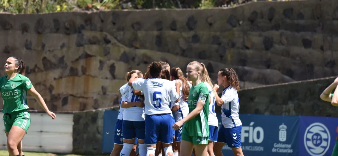 Celebración de uno de los goles blanquiazules (CD Tenerife)