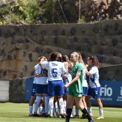 Celebración de uno de los goles blanquiazules (CD Tenerife)