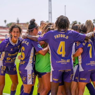 Celebración de uno de los goles en Sevilla (CD Tenerife Femenino)