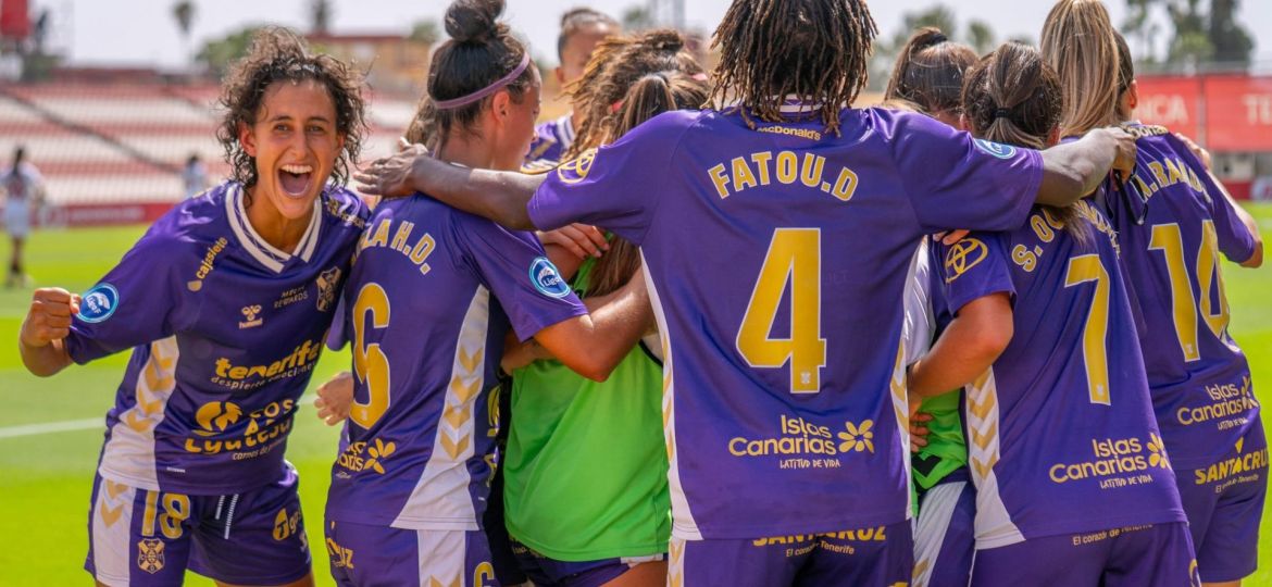 Celebración de uno de los goles en Sevilla (CD Tenerife Femenino)