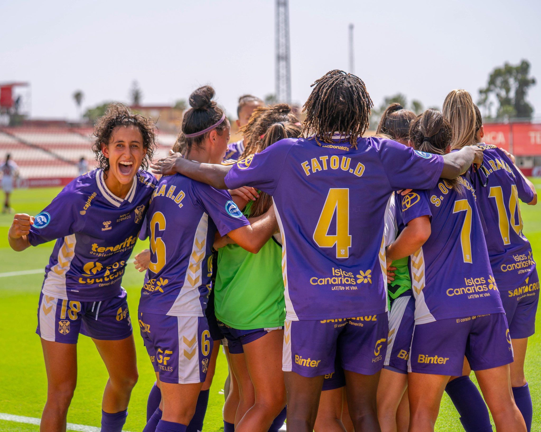 Celebración de uno de los goles en Sevilla (CD Tenerife Femenino)