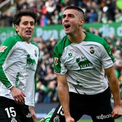 Celebración del 1-0 (La Liga)|Karrikaburu celebra su gol al Tenerife (La Liga)