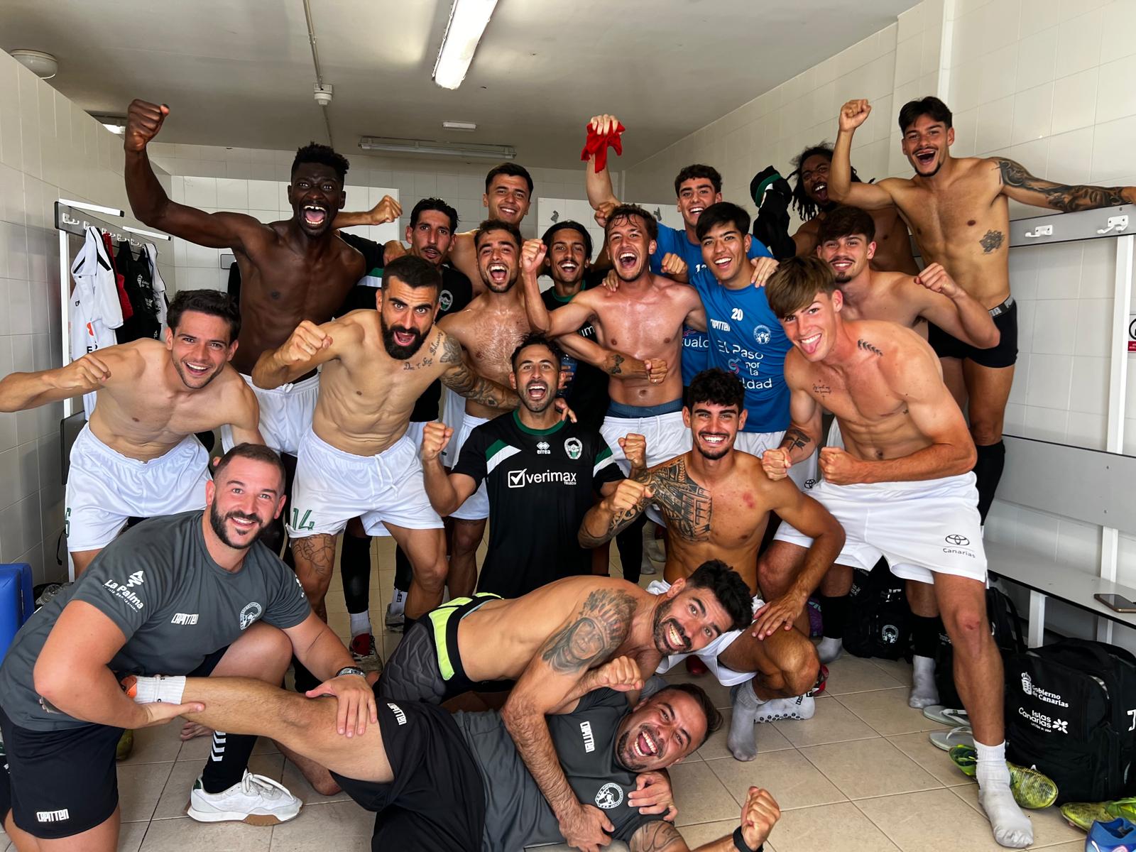 Celebración del equipo verdinegro (@AtleticoPaso)