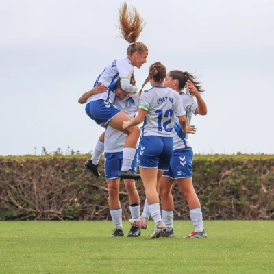 Celebración del gol blanquiazul ante el CD Juan Grande (CD Tenerife)