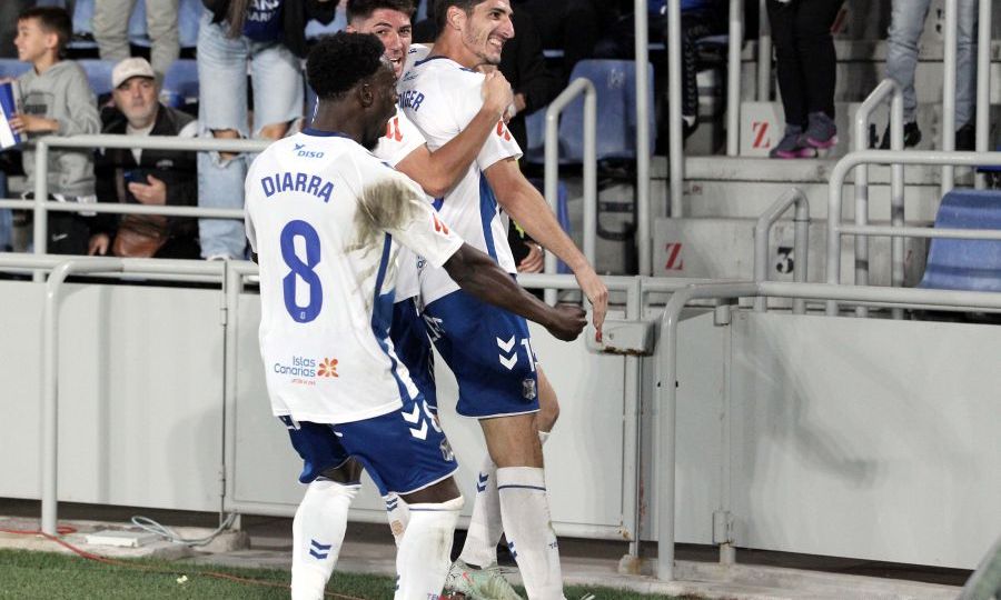 Celebración del gol de Bodiger al Granada (LA LIGA)