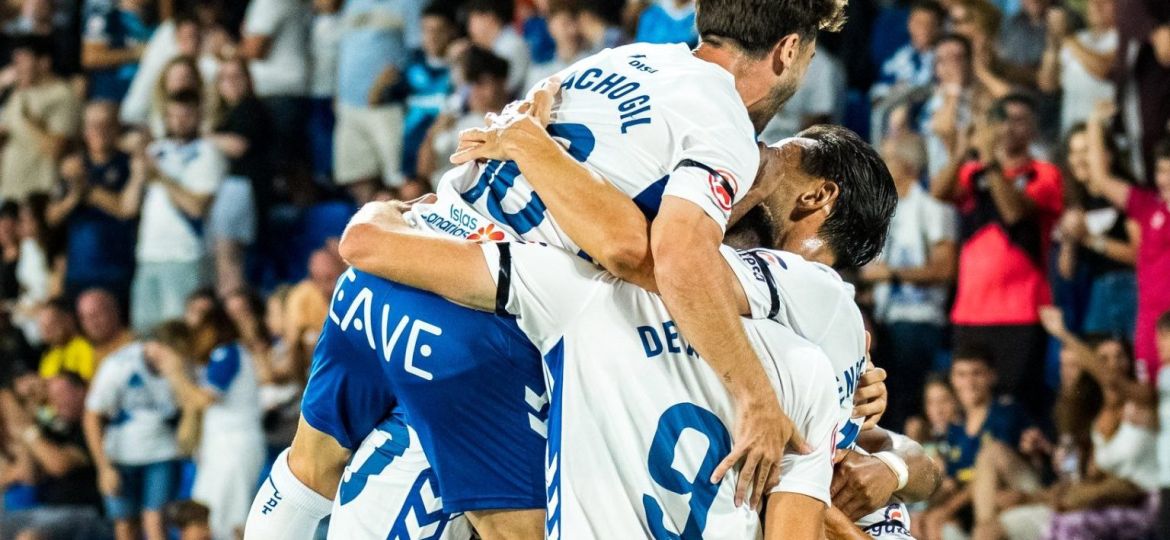 Celebración del primer gol de De Miguel (CD Tenerife)