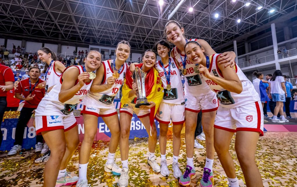 Celebración española tras ganar el Eurobasket (FIBA)