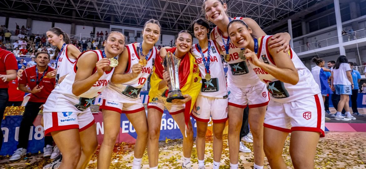 Celebración española tras ganar el Eurobasket (FIBA)