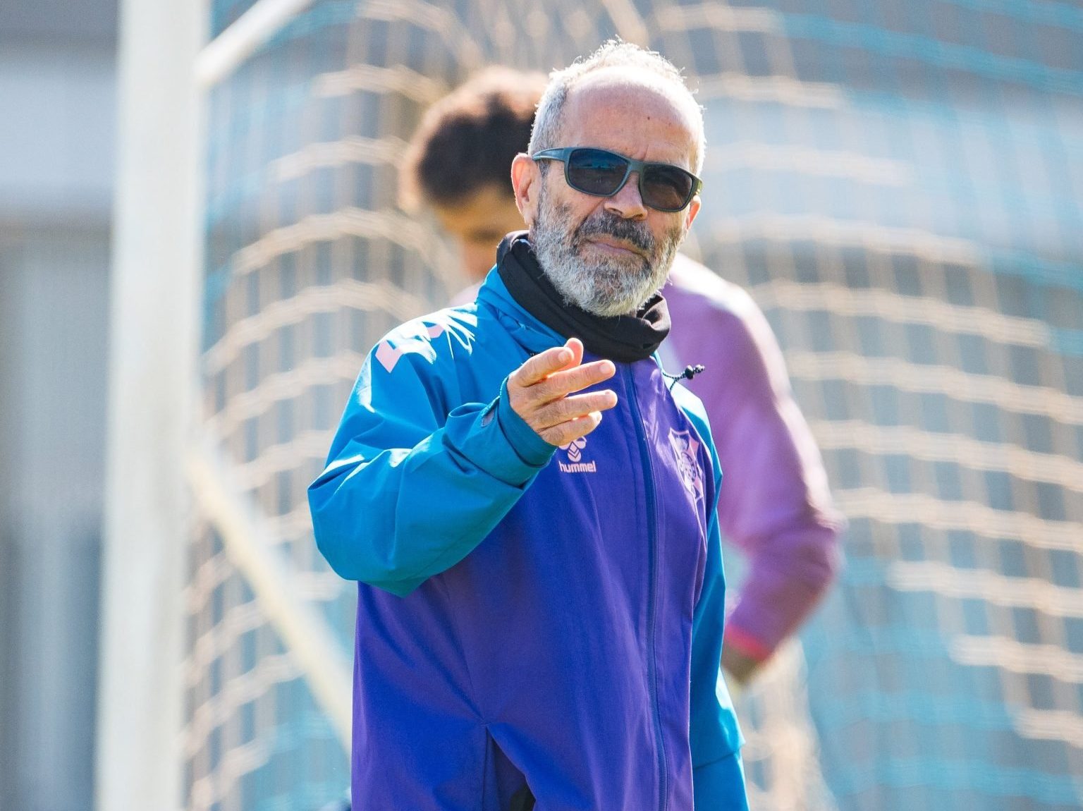 Cervera dirigiendo una sesión (CD Tenerife)