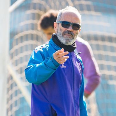 Cervera dirigiendo una sesión (CD Tenerife)