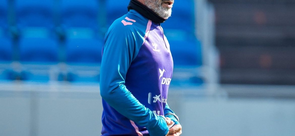 Cervera durante un entrenamiento en el Heliodoro (CD Tenerife)