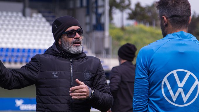 Cervera hablando con Aitor Sanz (CD Tenerife)