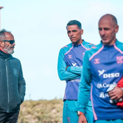 Cervera y Roberto Perera durante un entrenamiento (CD Tenerife)