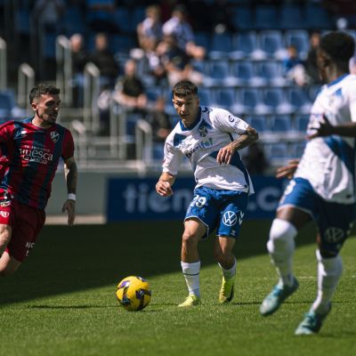 César ante el Huesca (CD Tenerife / San Acosta)