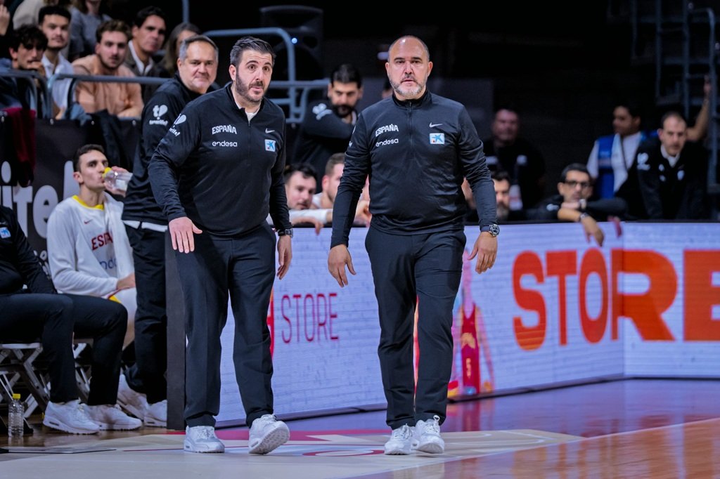 Chus Mateo, durante el partido (FIBA).
