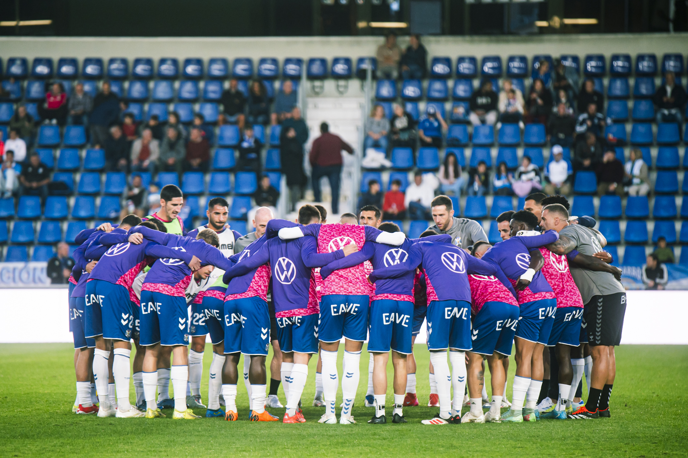 Conjura blanquiazul antes de un partido (@CDTOficial)