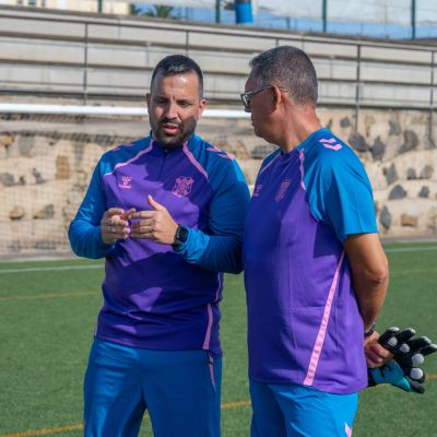 Adrián Albéniz. (CD TENERIFE FEMENINO)