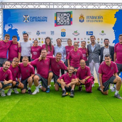 Visita del Tenerife femenino a Expodeca 2025. (CD TENERIFE)
