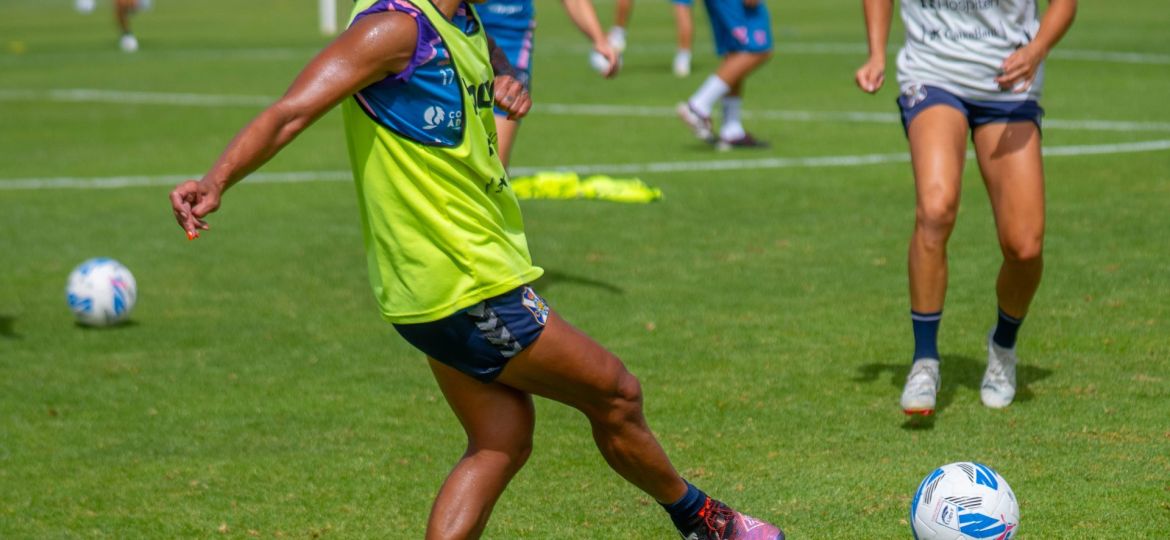 Un entrenamiento del Tenerife femenino. (CD TENERIFE FEMENINO)