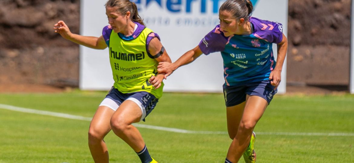 Un entrenamiento del conjunto blanquiazul (CD Tenerife)