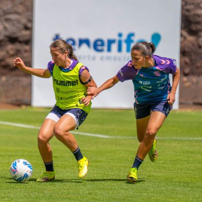 Un entrenamiento del conjunto blanquiazul (CD Tenerife)