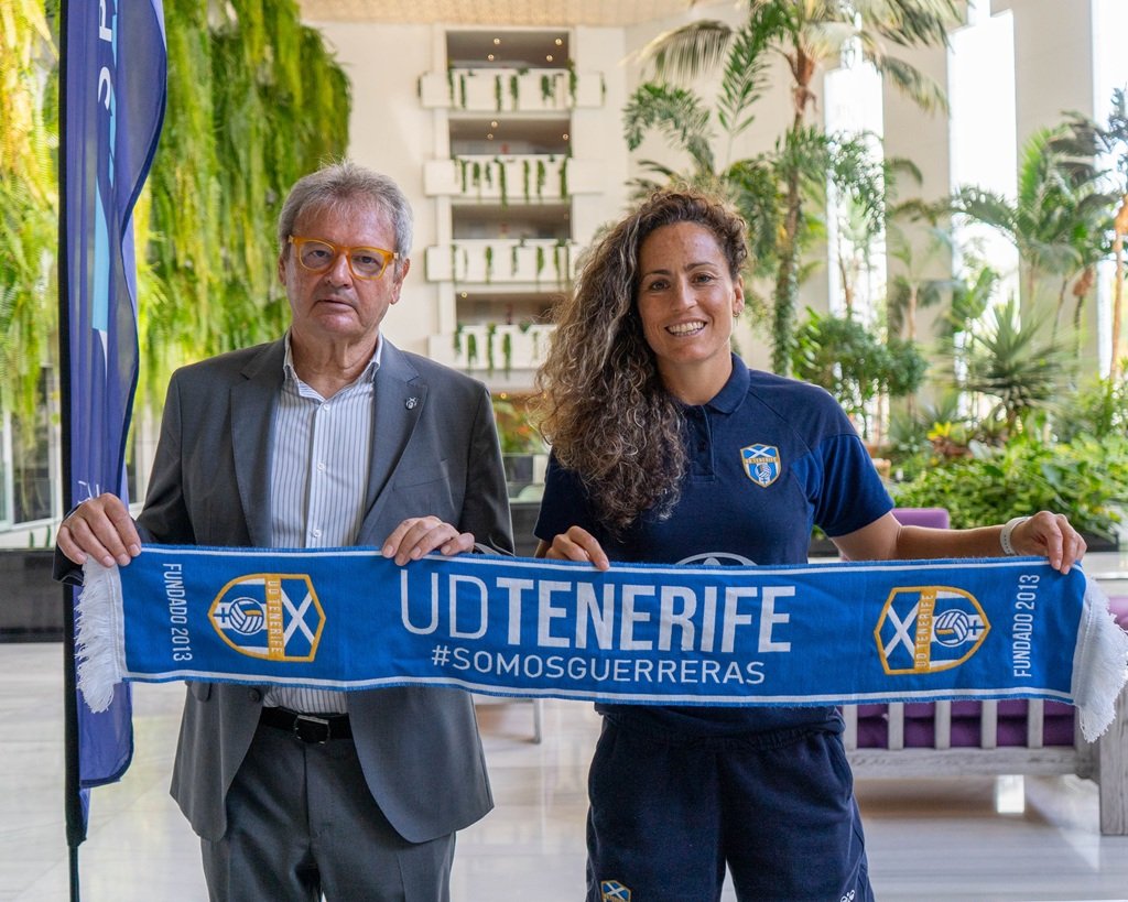 Patri Gavira, junto a Sergio Batista (UD COSTA ADEJE TENERIFE).