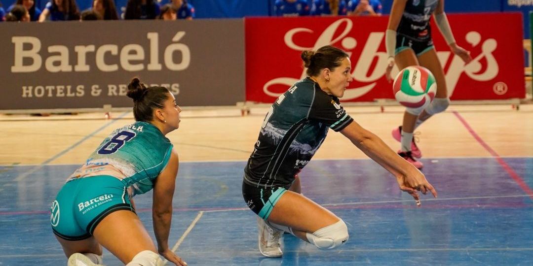 Antonela Fortuna recibiendo un balón (CV HARIS)