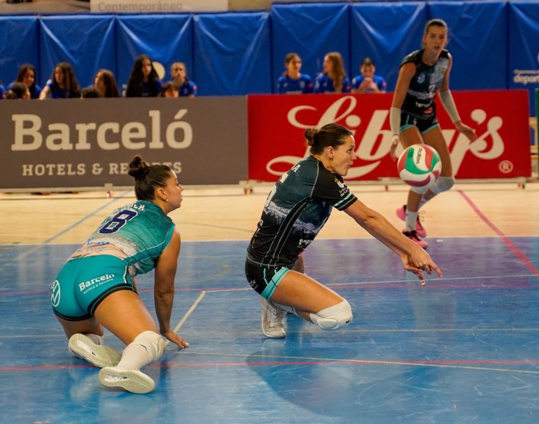Antonela Fortuna recibiendo un balón (CV HARIS)