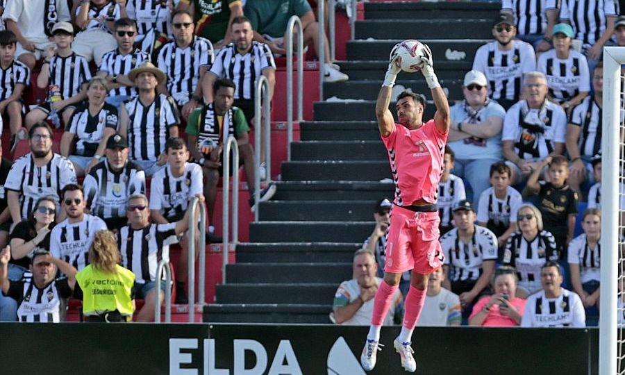 Dani Martín atrapa un balón aéreo (La Liga)