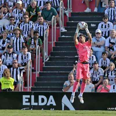 Dani Martín atrapa un balón aéreo (La Liga)