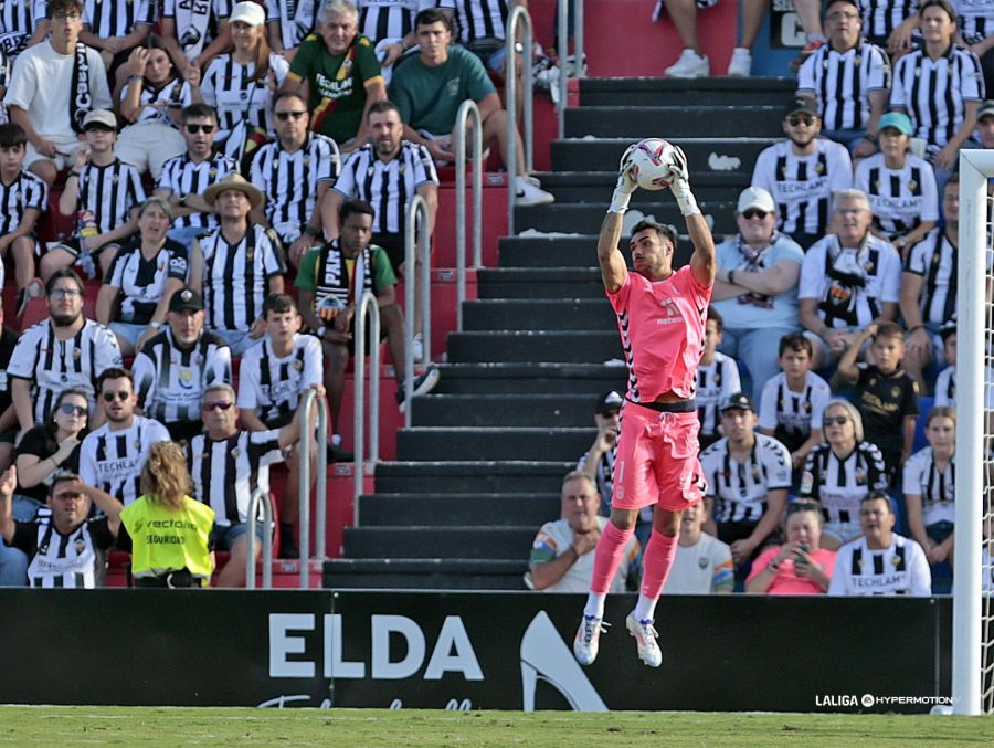 Dani Martín atrapa un balón aéreo (La Liga)