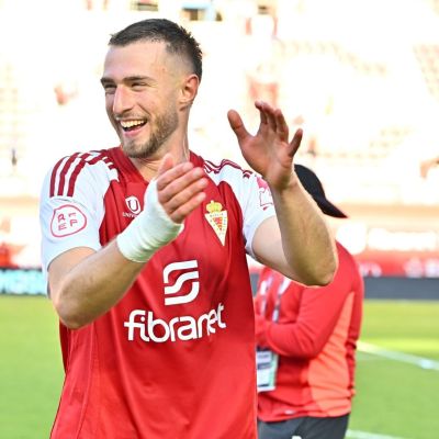 David Flakus con la camiseta grana (@realmurciacfsad)