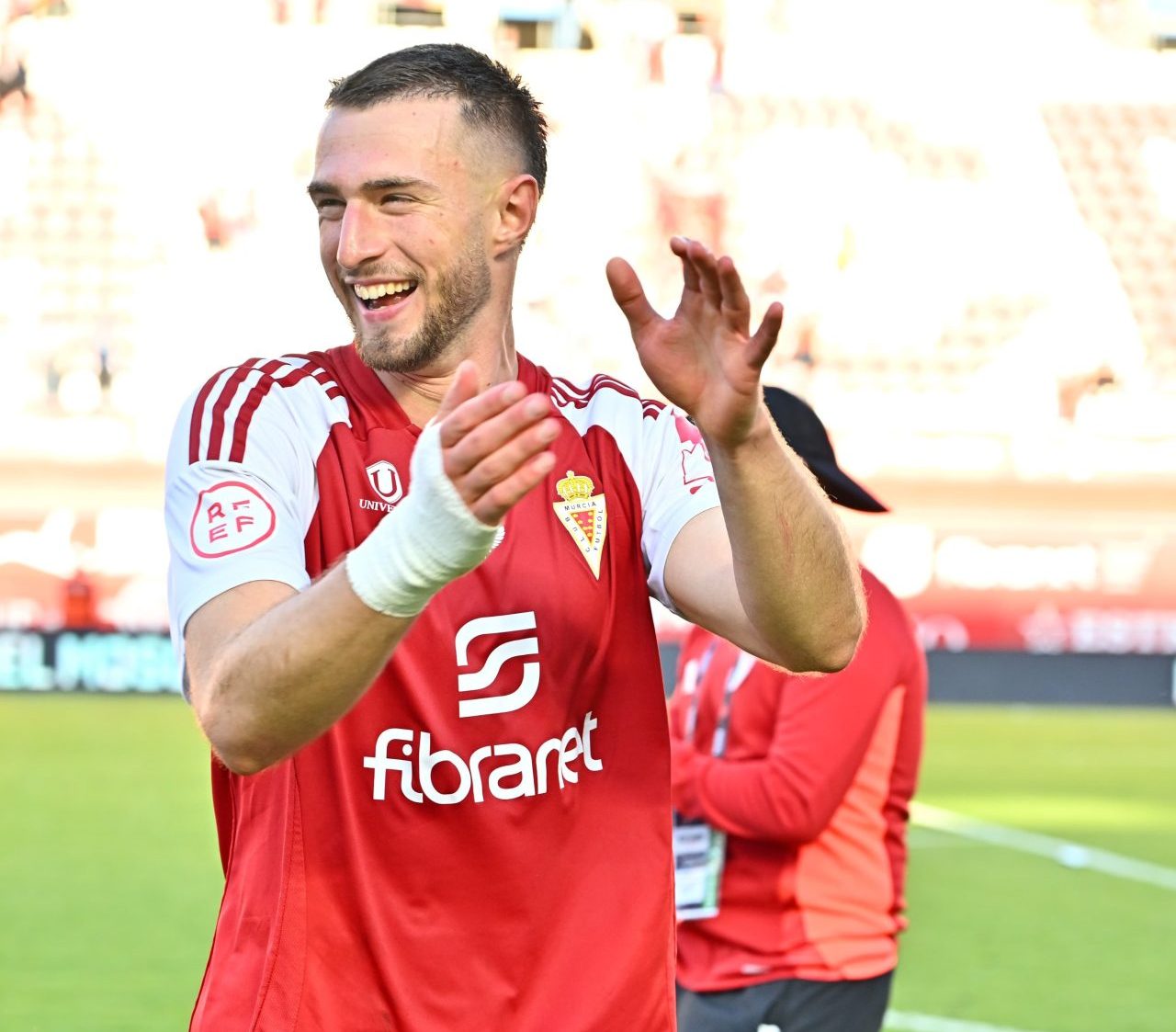 David Flakus con la camiseta grana (@realmurciacfsad)