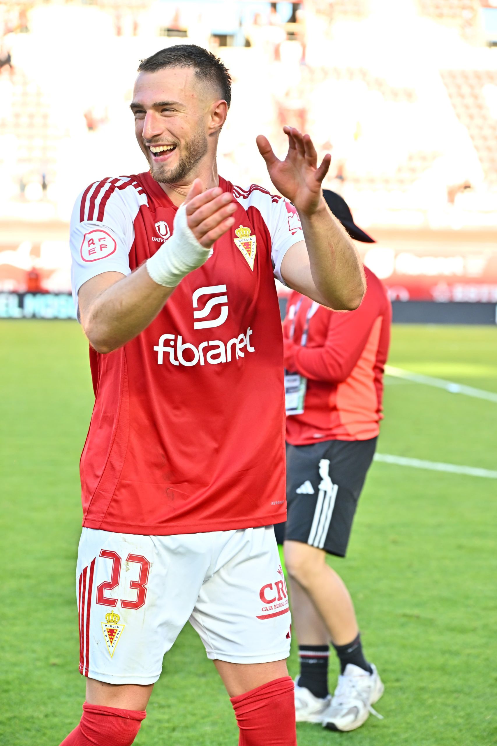 David Flakus con la camiseta grana (@realmurciacfsad)