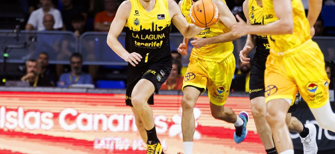 David Krämer saliendo al contraataque (@CB1939Canarias)