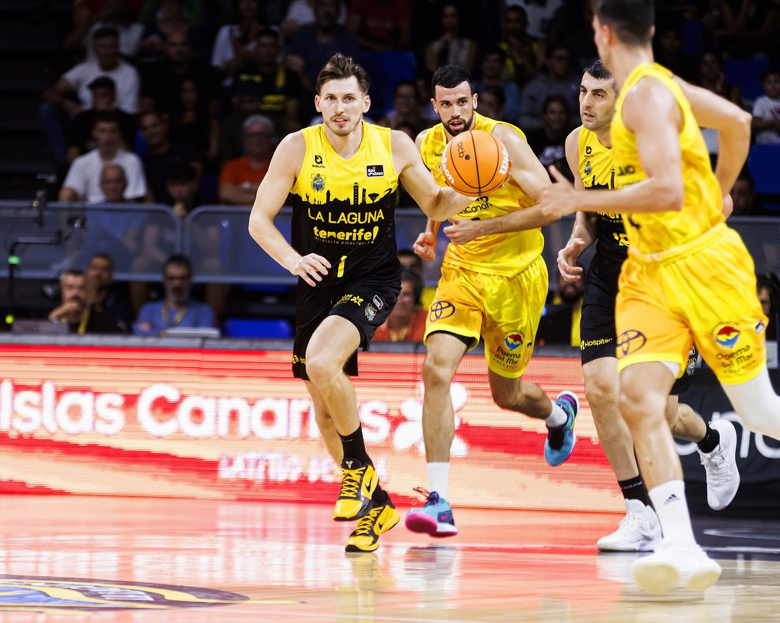 David Krämer saliendo al contraataque (@CB1939Canarias)
