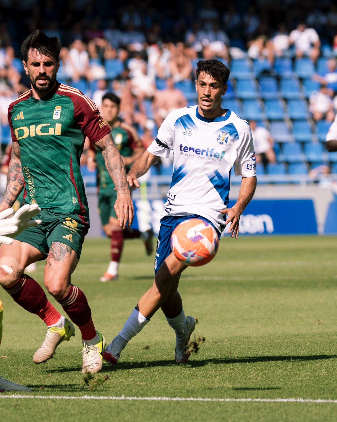 David Rodríguez ante el Oviedo (CD Tenerife San Acosta)