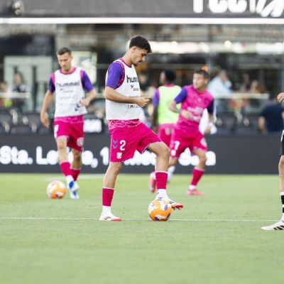 David Rodríguez durante el calentamiento en Cartagonova (La Liga)