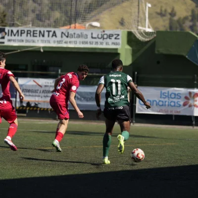 Dawda ante el filial azulón (CD Atlético Paso)