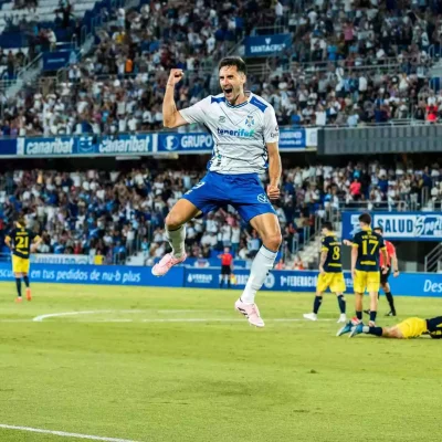 De Miguel celebra un gol al Mérida (CD TENERIFE)